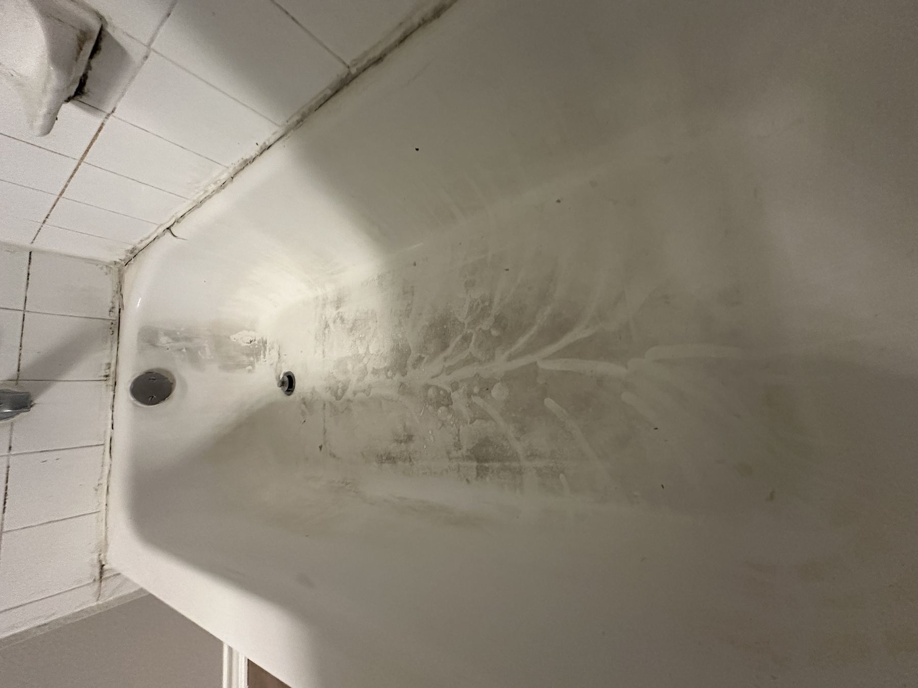Dirty bathtub surface that will not come clean.